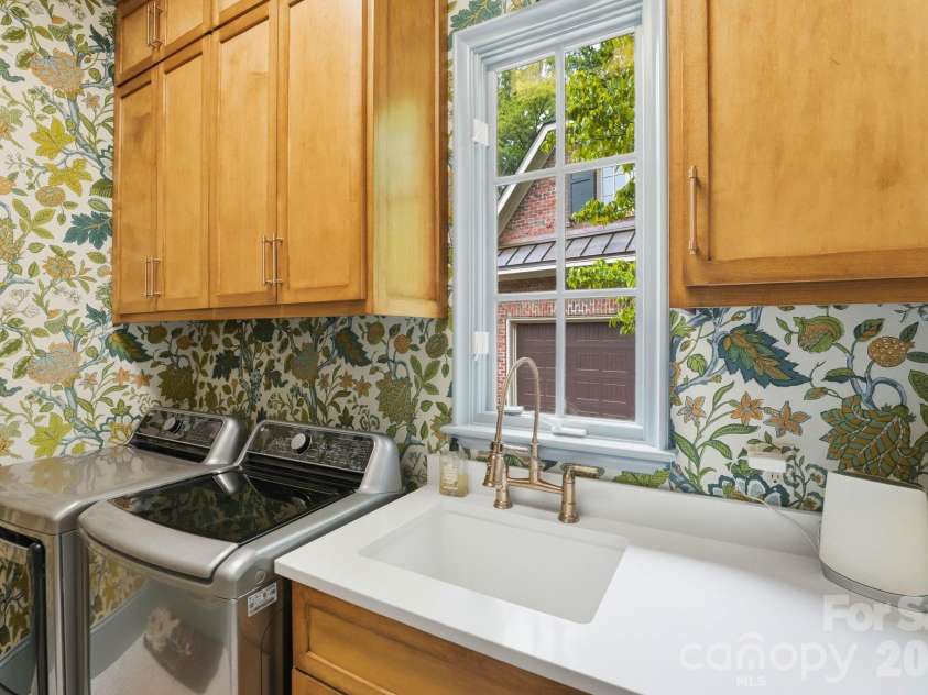 2012 Harris Road, Charlotte, NC 28211.  MLS# CAR4377755, YatesRealty ID 21333. 