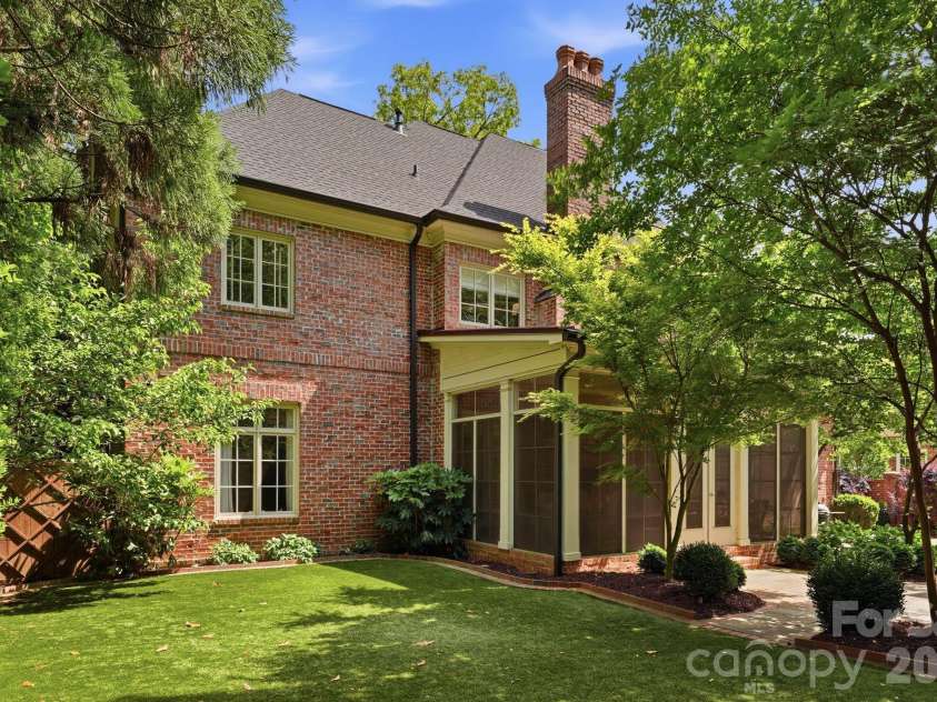 2012 Harris Road, Charlotte, NC 28211.  MLS# CAR4377755, YatesRealty ID 21333. 