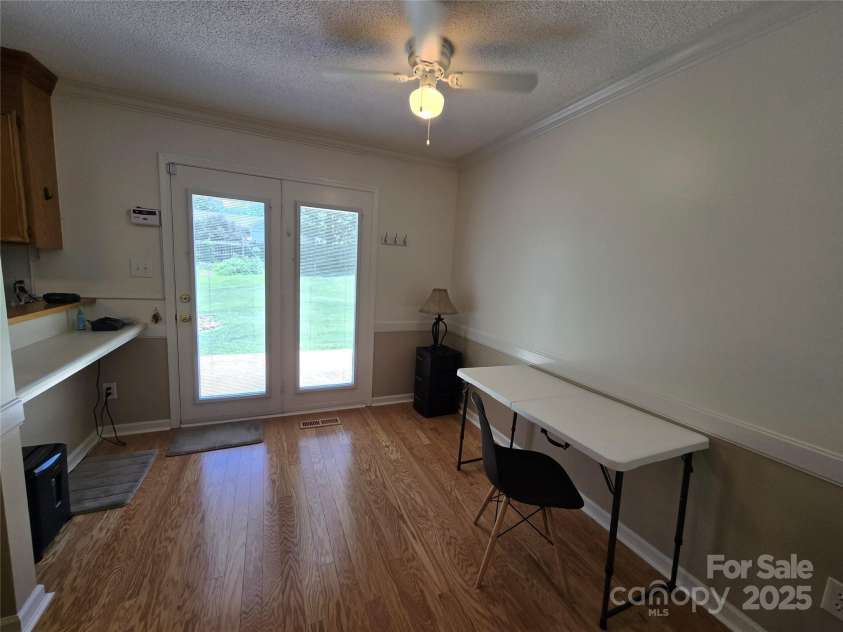 5238 Bethel Church Road, Hickory, NC 28602.  MLS# CAR4272218, YatesRealty ID 21333. Breakfast Area