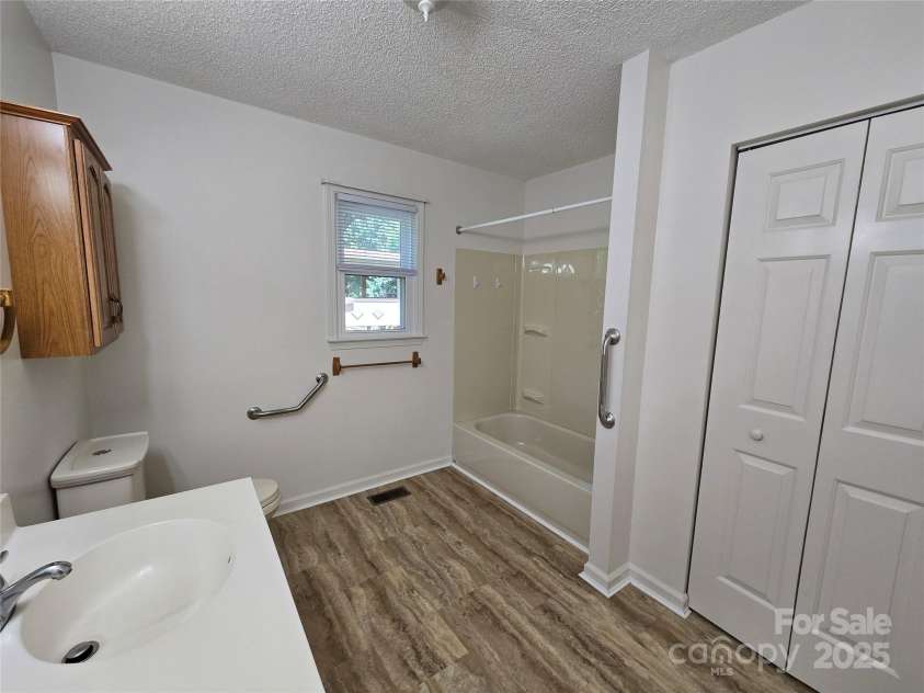 5238 Bethel Church Road, Hickory, NC 28602.  MLS# CAR4272218, YatesRealty ID 21333. Hall bath