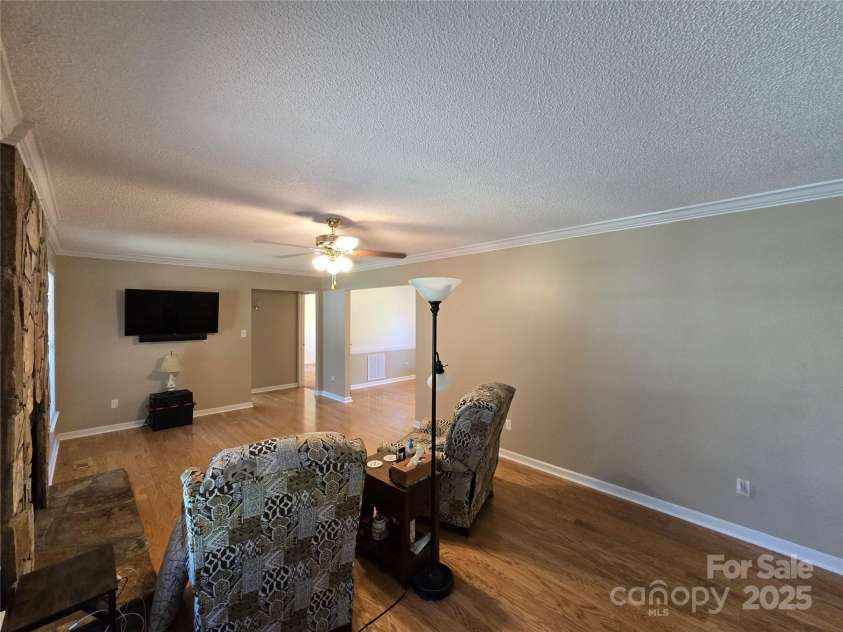 5238 Bethel Church Road, Hickory, NC 28602.  MLS# CAR4272218, YatesRealty ID 21333. Living room