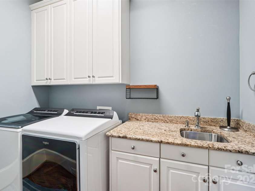 3327 Lakeside Drive, Charlotte, NC 28270.  MLS# CAR4264251, YatesRealty ID 21334. 