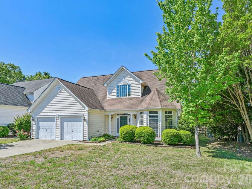 5755 Cambridge Bay Drive, Charlotte, NC 28269.  MLS# CAR4378260, YatesRealty ID 21334. 