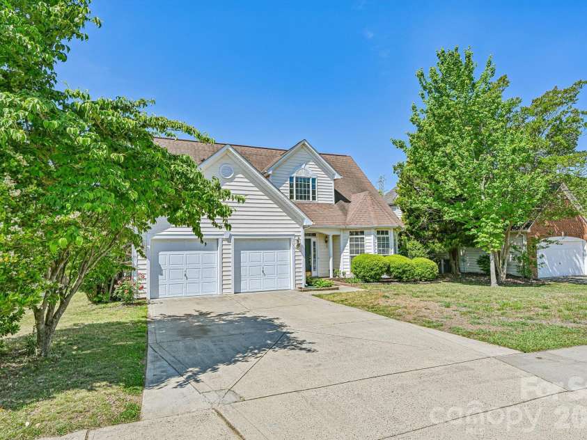 5755 Cambridge Bay Drive, Charlotte, NC 28269.  MLS# CAR4378260, YatesRealty ID 21334. 