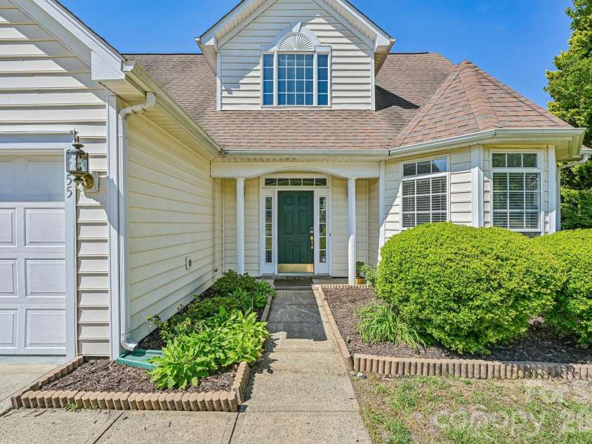 5755 Cambridge Bay Drive, Charlotte, NC 28269.  MLS# CAR4378260, YatesRealty ID 21334. 