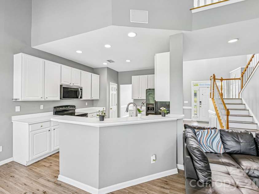 5755 Cambridge Bay Drive, Charlotte, NC 28269.  MLS# CAR4378260, YatesRealty ID 21334. 