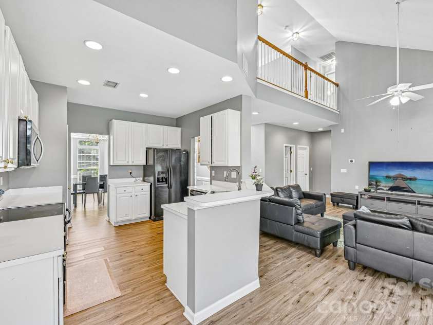 5755 Cambridge Bay Drive, Charlotte, NC 28269.  MLS# CAR4378260, YatesRealty ID 21334. 