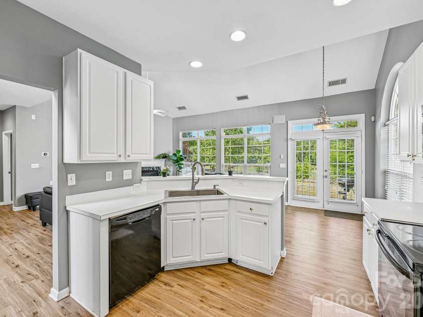 5755 Cambridge Bay Drive, Charlotte, NC 28269.  MLS# CAR4378260, YatesRealty ID 21334. 