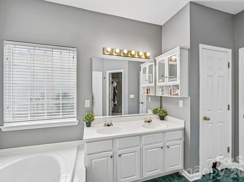 5755 Cambridge Bay Drive, Charlotte, NC 28269.  MLS# CAR4378260, YatesRealty ID 21334. 