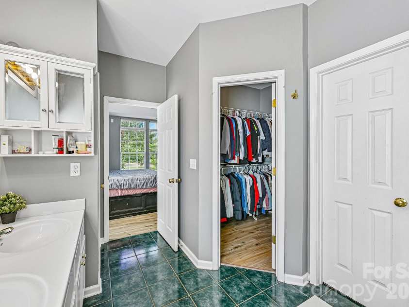 5755 Cambridge Bay Drive, Charlotte, NC 28269.  MLS# CAR4378260, YatesRealty ID 21334. 