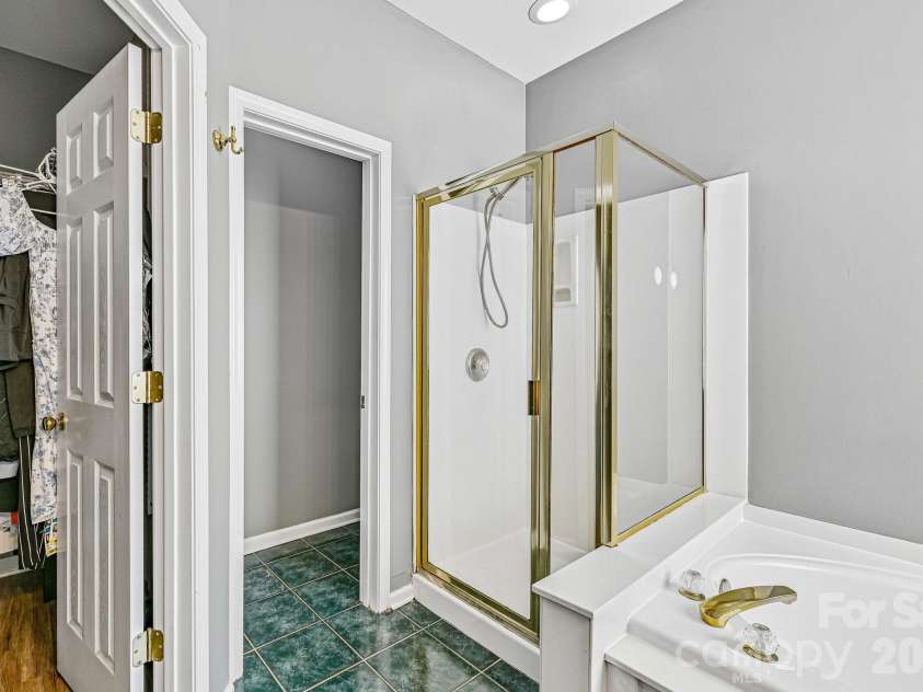 5755 Cambridge Bay Drive, Charlotte, NC 28269.  MLS# CAR4378260, YatesRealty ID 21334. 