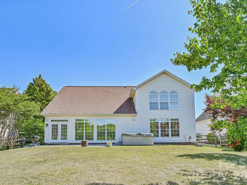 5755 Cambridge Bay Drive, Charlotte, NC 28269.  MLS# CAR4378260, YatesRealty ID 21334. 