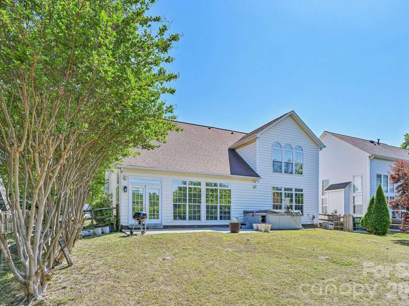 5755 Cambridge Bay Drive, Charlotte, NC 28269.  MLS# CAR4378260, YatesRealty ID 21334. 