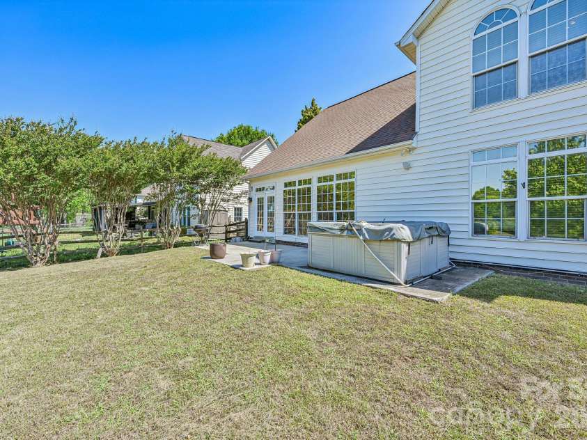 5755 Cambridge Bay Drive, Charlotte, NC 28269.  MLS# CAR4378260, YatesRealty ID 21334. 