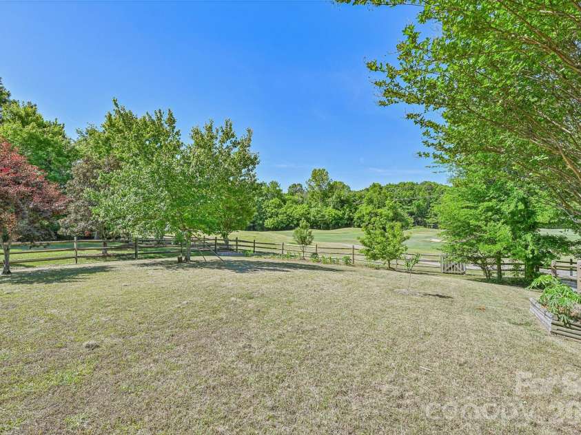5755 Cambridge Bay Drive, Charlotte, NC 28269.  MLS# CAR4378260, YatesRealty ID 21334. 