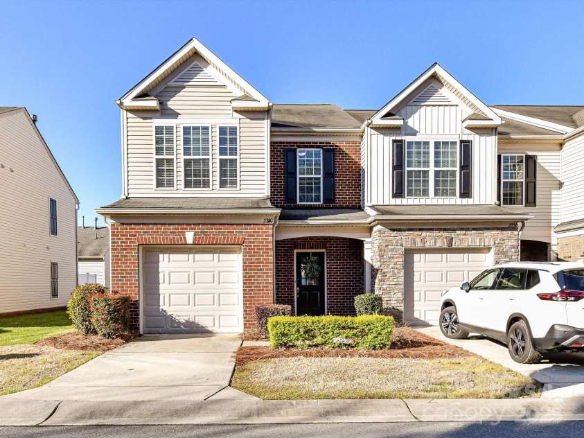 2240 Kensington Station Parkway, Charlotte, NC 28210.  MLS# CAR4240650, YatesRealty ID 21336. 