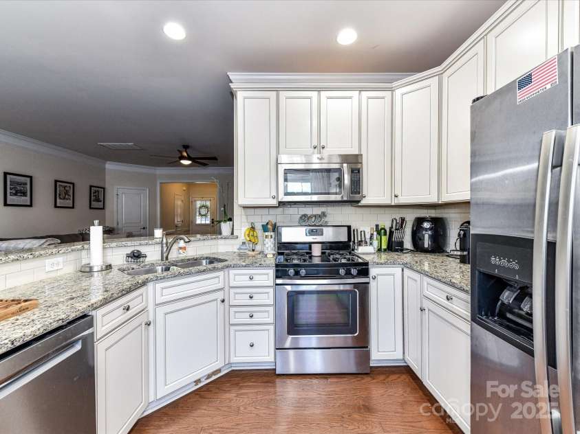 2240 Kensington Station Parkway, Charlotte, NC 28210.  MLS# CAR4240650, YatesRealty ID 21336. 