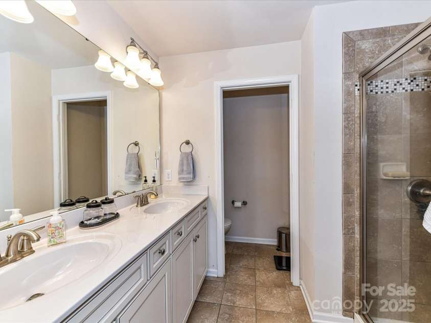 2240 Kensington Station Parkway, Charlotte, NC 28210.  MLS# CAR4240650, YatesRealty ID 21336. 