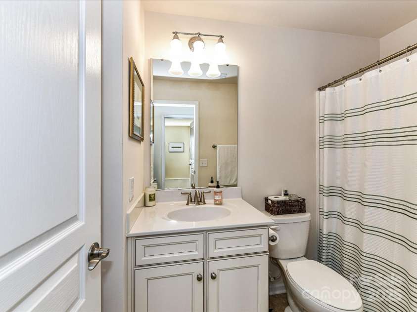 2240 Kensington Station Parkway, Charlotte, NC 28210.  MLS# CAR4240650, YatesRealty ID 21336. 