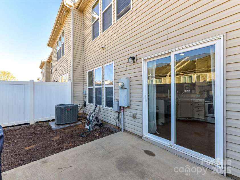 2240 Kensington Station Parkway, Charlotte, NC 28210.  MLS# CAR4240650, YatesRealty ID 21336. 
