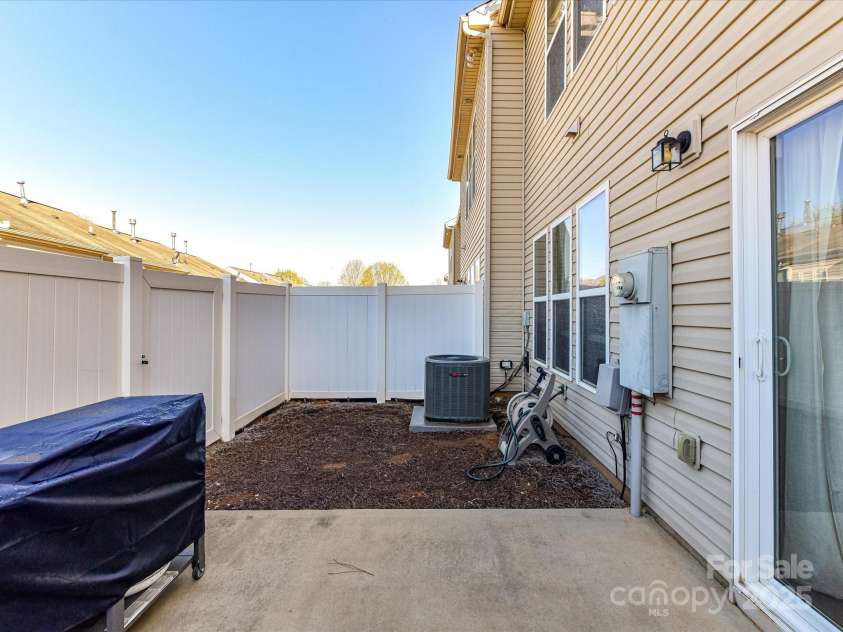 2240 Kensington Station Parkway, Charlotte, NC 28210.  MLS# CAR4240650, YatesRealty ID 21336. 