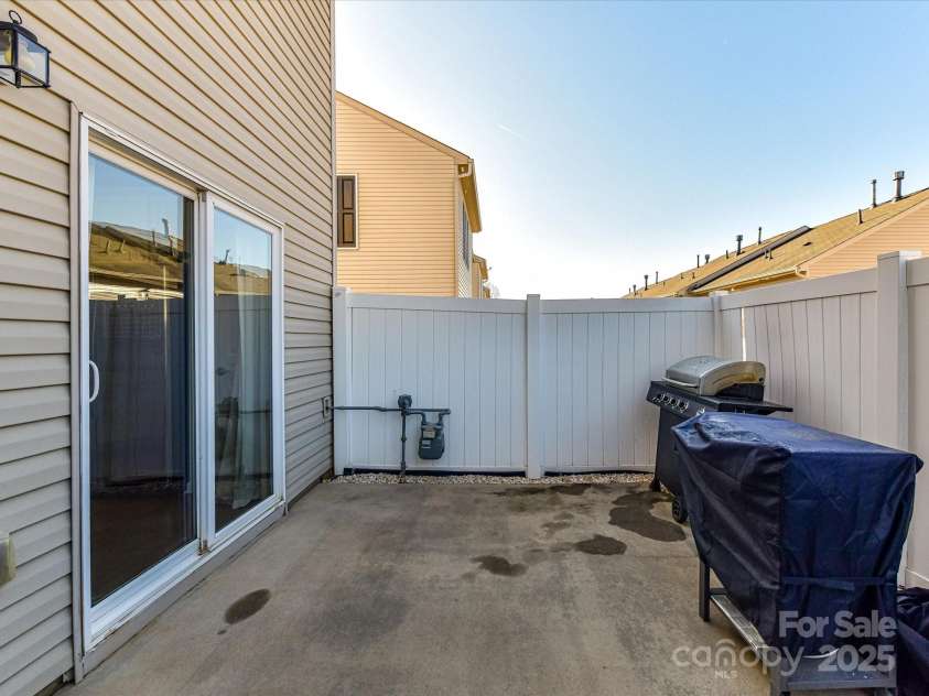 2240 Kensington Station Parkway, Charlotte, NC 28210.  MLS# CAR4240650, YatesRealty ID 21336. 