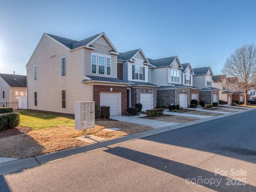 2240 Kensington Station Parkway, Charlotte, NC 28210.  MLS# CAR4332565, YatesRealty ID 21336. 