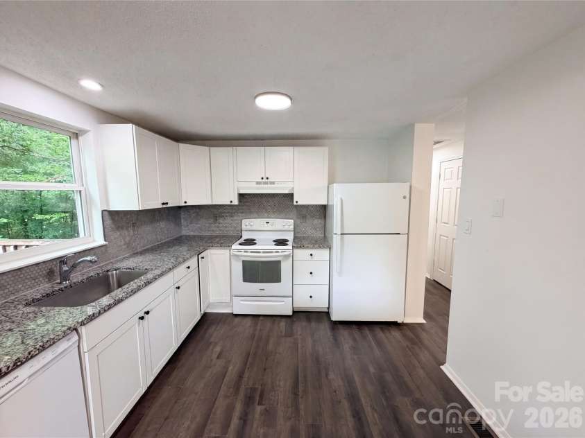 8435 Othello Place, Charlotte, NC 28227.  MLS# CAR4376957, YatesRealty ID 21336. 