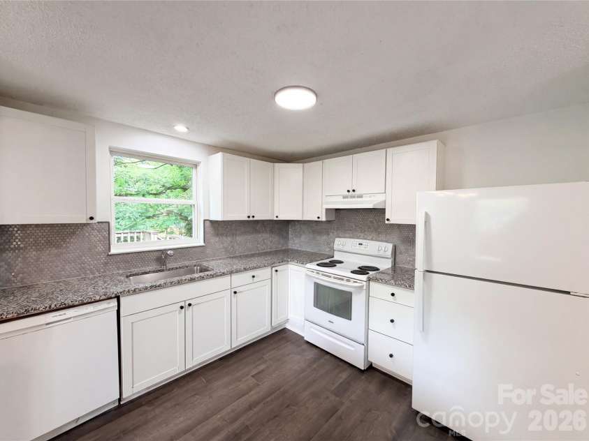 8435 Othello Place, Charlotte, NC 28227.  MLS# CAR4376957, YatesRealty ID 21336. 
