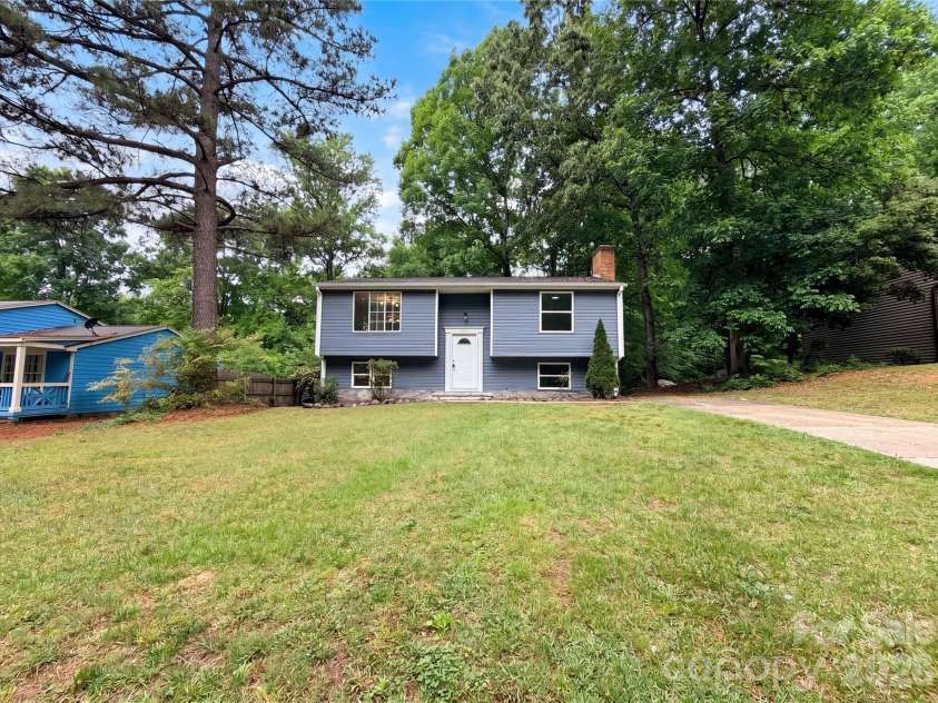 8435 Othello Place, Charlotte, NC 28227.  MLS# CAR4376957, YatesRealty ID 21336. 