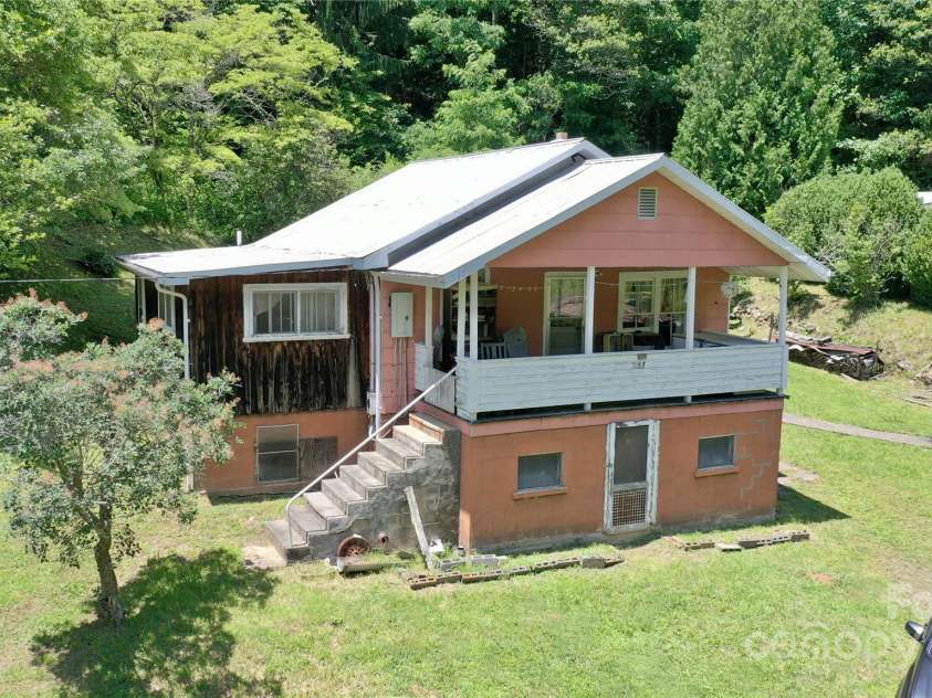 2087 Henry Road, Sylva, NC 28779.  MLS# CAR4273854, YatesRealty ID 21338. 