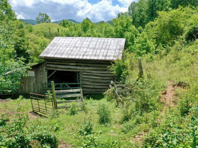 2087 Henry Road, Sylva, NC 28779.  MLS# CAR4273854, YatesRealty ID 21338. 