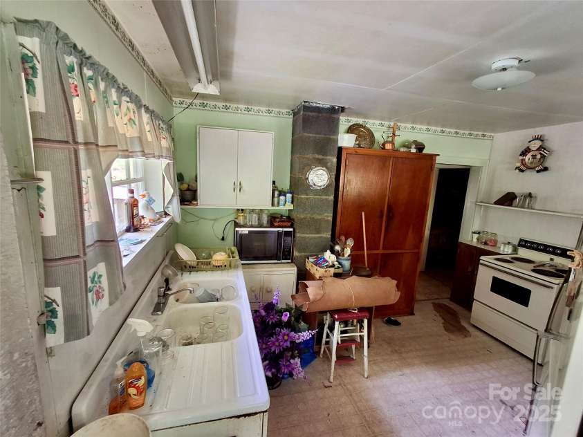 2087 Henry Road, Sylva, NC 28779.  MLS# CAR4273854, YatesRealty ID 21338. 