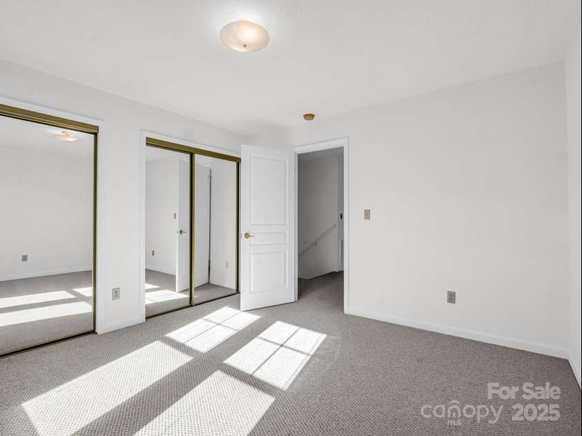 24 Gray Wolf Lane, Hendersonville, NC 28792.  MLS# CAR4208777, YatesRealty ID 2134. 