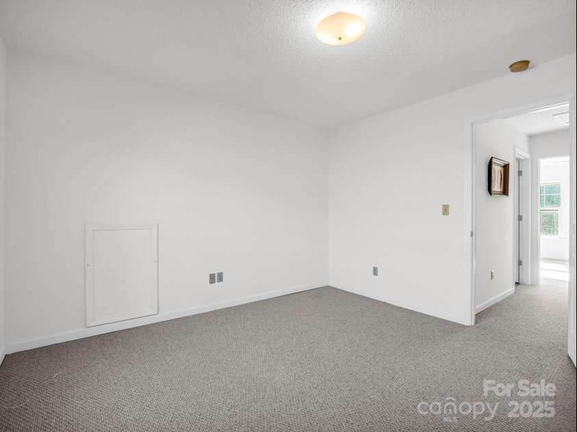 24 Gray Wolf Lane, Hendersonville, NC 28792.  MLS# CAR4208777, YatesRealty ID 2134. 