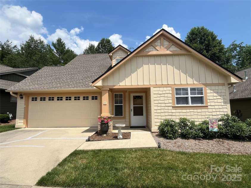 24 Gray Wolf Lane, Hendersonville, NC 28792.  MLS# CAR4208777, YatesRealty ID 2134. 