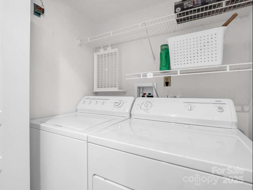 24 Gray Wolf Lane, Hendersonville, NC 28792.  MLS# CAR4208777, YatesRealty ID 2134. Hall Laundry Room
