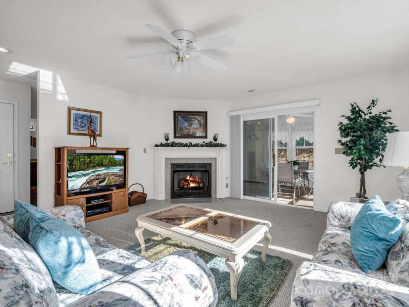 24 Gray Wolf Lane, Hendersonville, NC 28792.  MLS# CAR4208777, YatesRealty ID 2134. Living Room