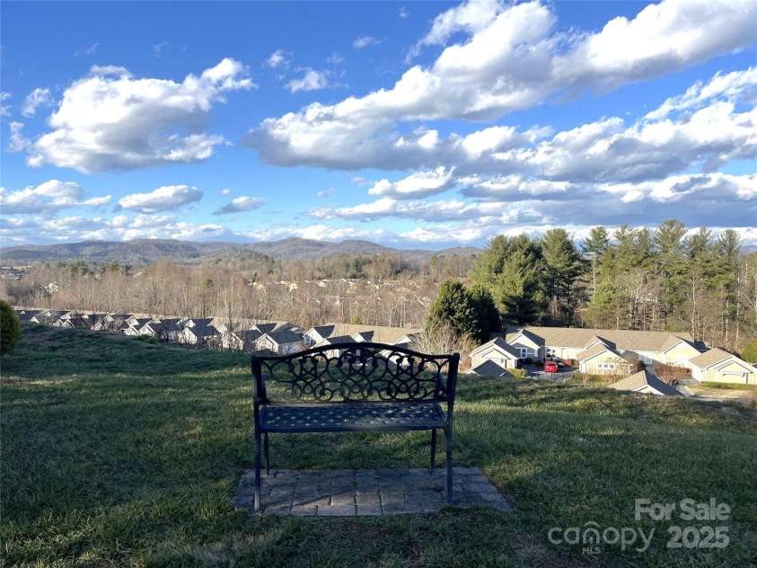 24 Gray Wolf Lane, Hendersonville, NC 28792.  MLS# CAR4208777, YatesRealty ID 2134. Mountain View Common Area Sitting Bench