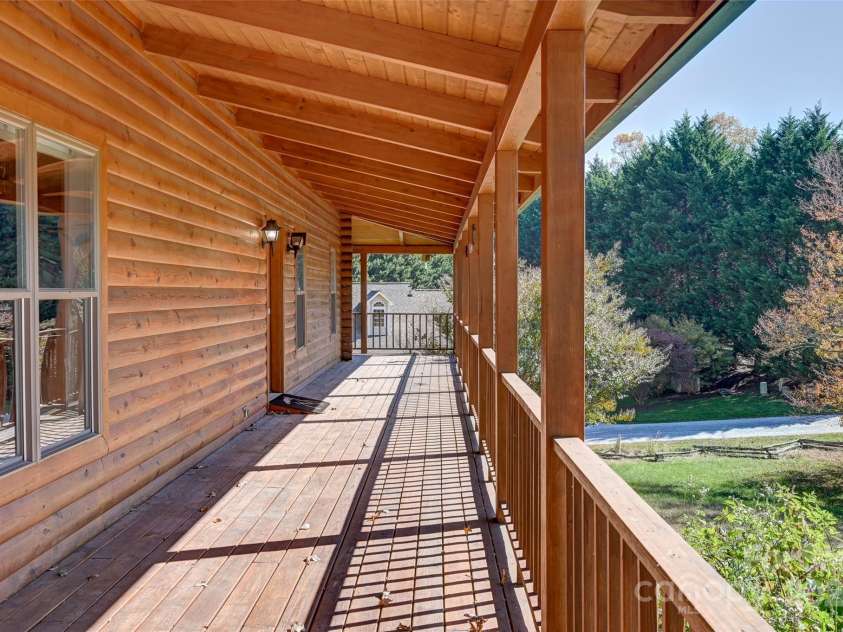80 Oak Meadow Lane, Hendersonville, NC 28792.  MLS# CAR4309562, YatesRealty ID 2134. 