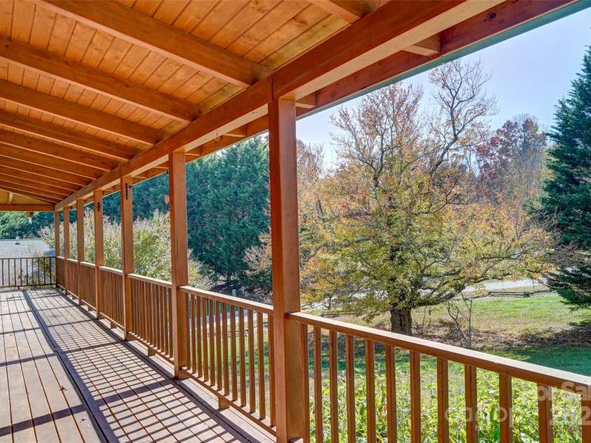 80 Oak Meadow Lane, Hendersonville, NC 28792.  MLS# CAR4309562, YatesRealty ID 2134. 