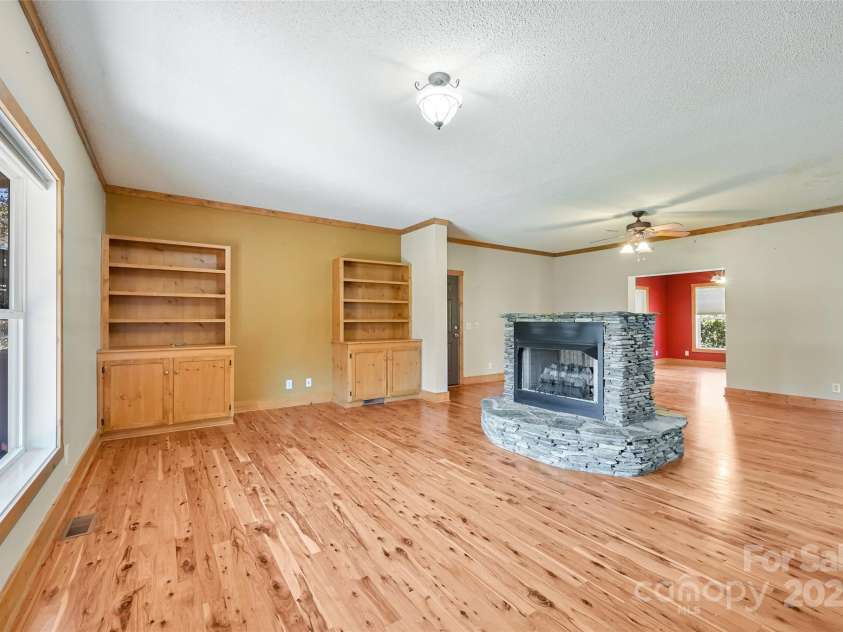 80 Oak Meadow Lane, Hendersonville, NC 28792.  MLS# CAR4309562, YatesRealty ID 2134. 