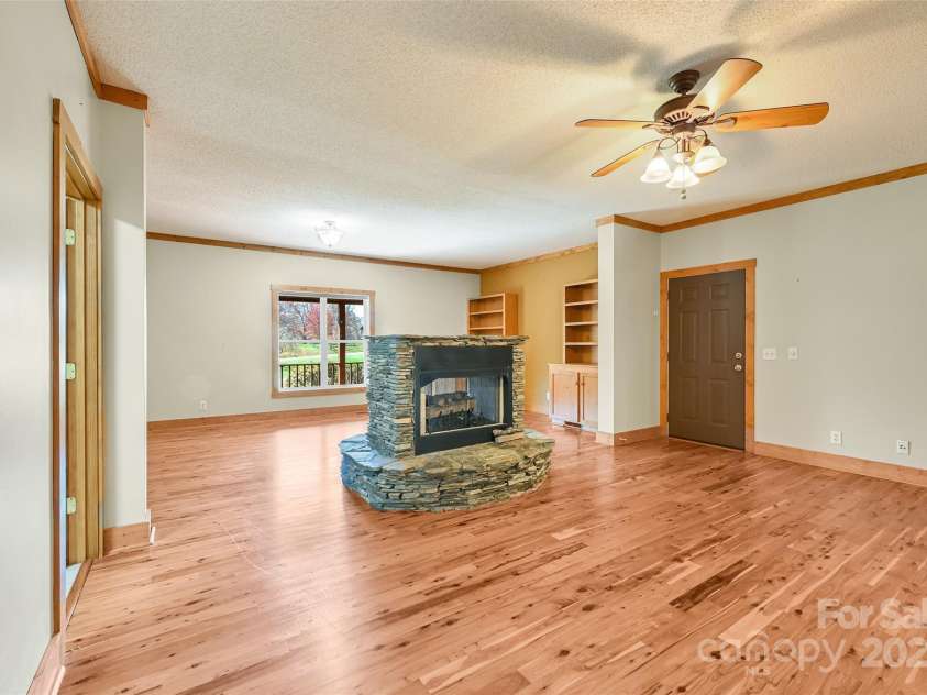 80 Oak Meadow Lane, Hendersonville, NC 28792.  MLS# CAR4309562, YatesRealty ID 2134. 