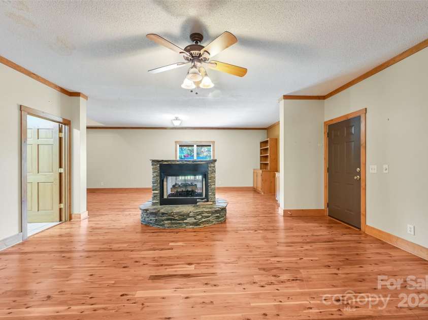 80 Oak Meadow Lane, Hendersonville, NC 28792.  MLS# CAR4309562, YatesRealty ID 2134. 