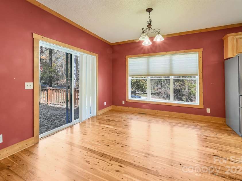 80 Oak Meadow Lane, Hendersonville, NC 28792.  MLS# CAR4309562, YatesRealty ID 2134. 
