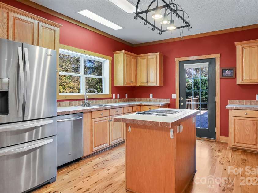 80 Oak Meadow Lane, Hendersonville, NC 28792.  MLS# CAR4309562, YatesRealty ID 2134. 