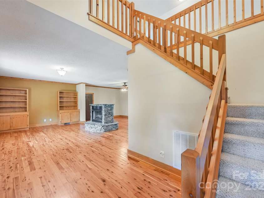 80 Oak Meadow Lane, Hendersonville, NC 28792.  MLS# CAR4309562, YatesRealty ID 2134. 