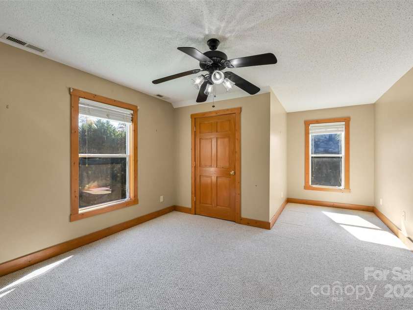 80 Oak Meadow Lane, Hendersonville, NC 28792.  MLS# CAR4309562, YatesRealty ID 2134. 