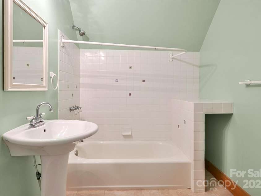 80 Oak Meadow Lane, Hendersonville, NC 28792.  MLS# CAR4309562, YatesRealty ID 2134. 