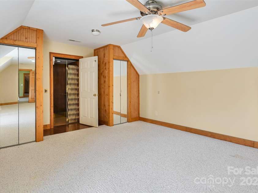 80 Oak Meadow Lane, Hendersonville, NC 28792.  MLS# CAR4309562, YatesRealty ID 2134. 